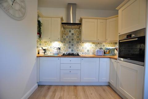25 Beecher Road, Halesowen, B63 2DW