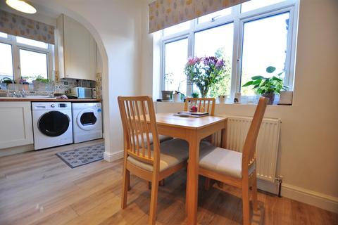 25 Beecher Road, Halesowen, B63 2DW