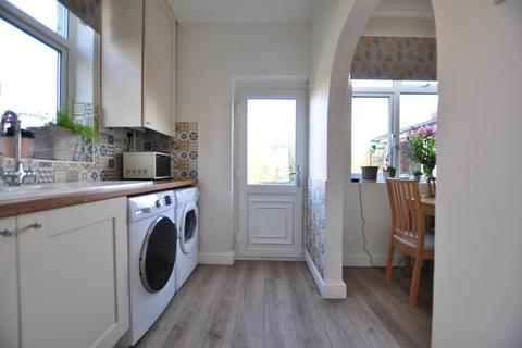 25 Beecher Road, Halesowen, B63 2DW