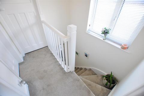 25 Beecher Road, Halesowen, B63 2DW