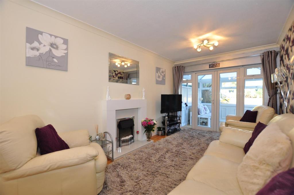 Kenswick Drive, Halesowen 3 bed semidetached house £280,000