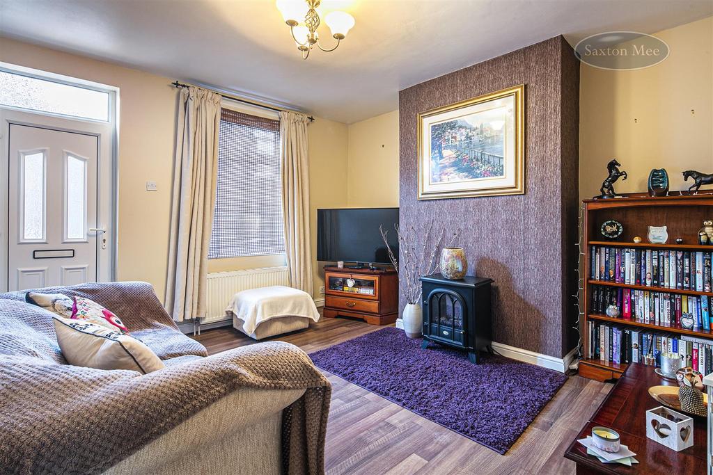 Manchester Road, Deepcar, S36 2RG 2 bed terraced house £90,000