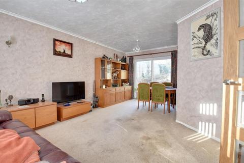 1 Chestnut Close, Tenterden, TN30 7AS
