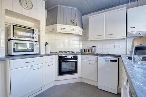 1 Chestnut Close, Tenterden, TN30 7AS