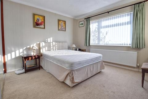 1 Chestnut Close, Tenterden, TN30 7AS