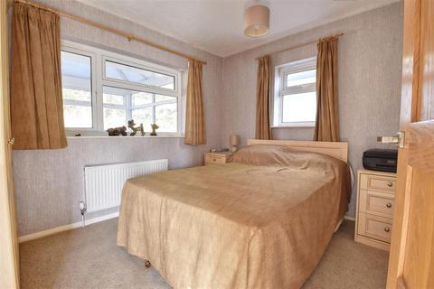 1 Chestnut Close, Tenterden, TN30 7AS