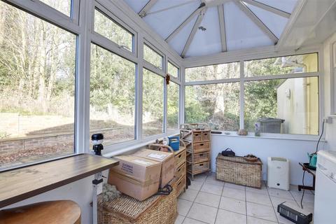 1 Chestnut Close, Tenterden, TN30 7AS