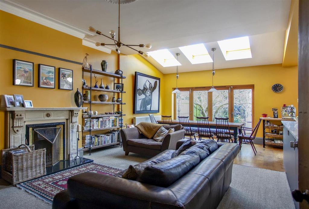 Woodville Road, BexhillOnSea 5 bed semidetached house £775,000