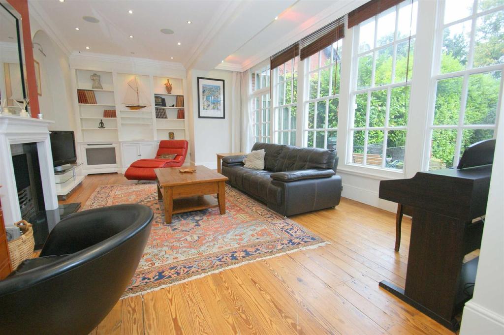 Wensley Drive, Chapel Allerton, Leeds 2 bed flat £1,395 pcm (£322 pw)
