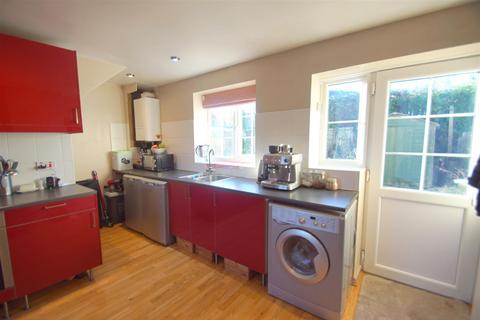 2 bedroom terraced house to rent, Spring Gardens, Harewood, Leeds