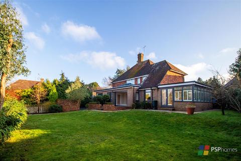 5 Calbourne, Haywards Heath, RH16 4AQ