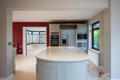 5 Calbourne, Haywards Heath, RH16 4AQ