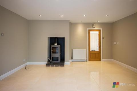 5 Calbourne, Haywards Heath, RH16 4AQ