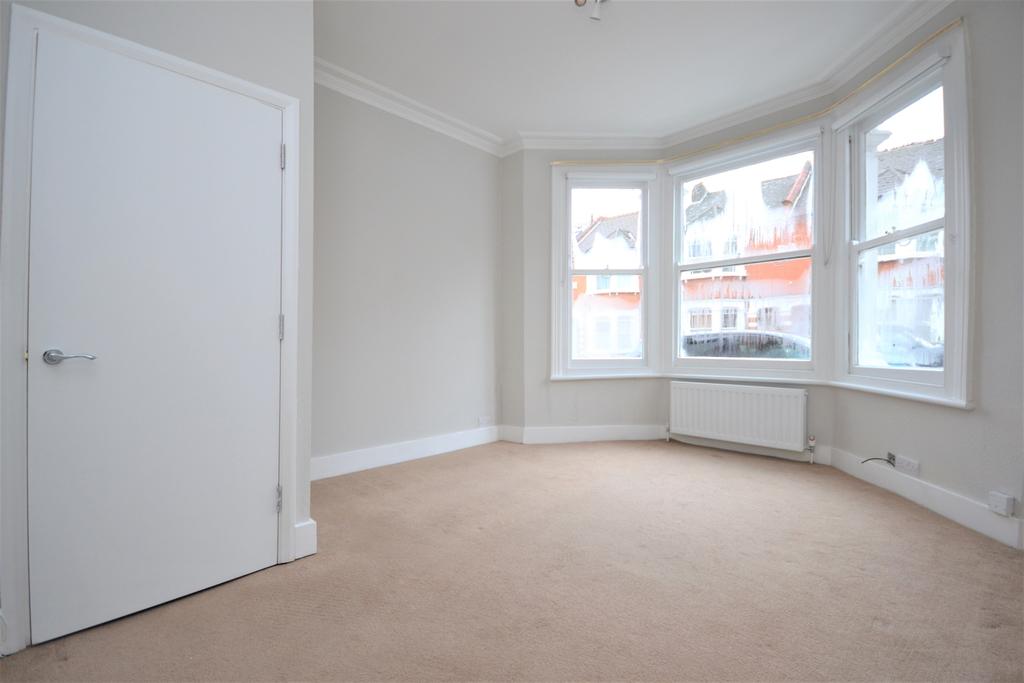Queens Road Bromley BR1 1 bed flat £1,275 pcm (£294 pw)