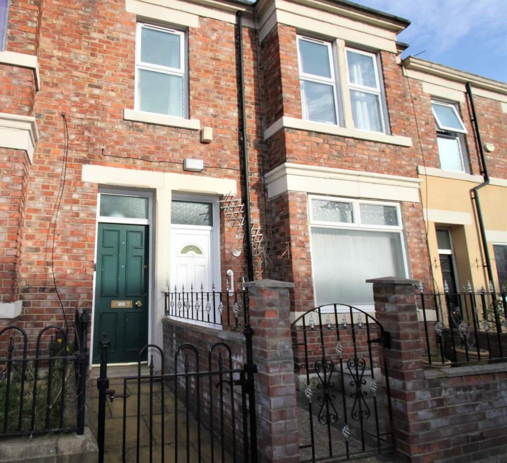 Westbourne Avenue, Gateshead, tyne... 4 bed flat £130,000