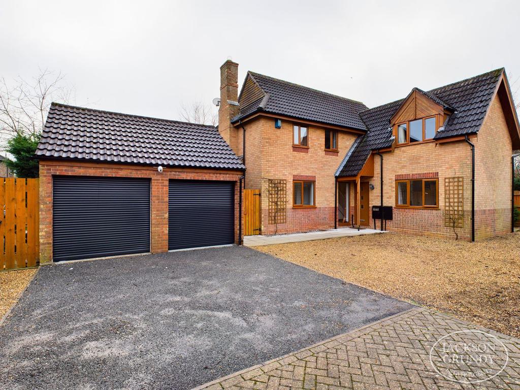 Wood Lane, Hartwell, Northampton NN7 2HG 4 bed detached house £580,000