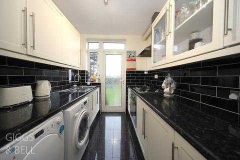 14 Felstead Close, Luton, LU2 7LR