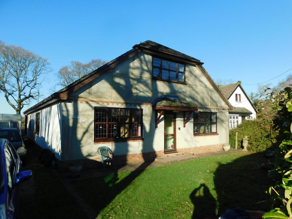 Lime Walk, Dibden Purlieu SO45 4 bed chalet £725,000