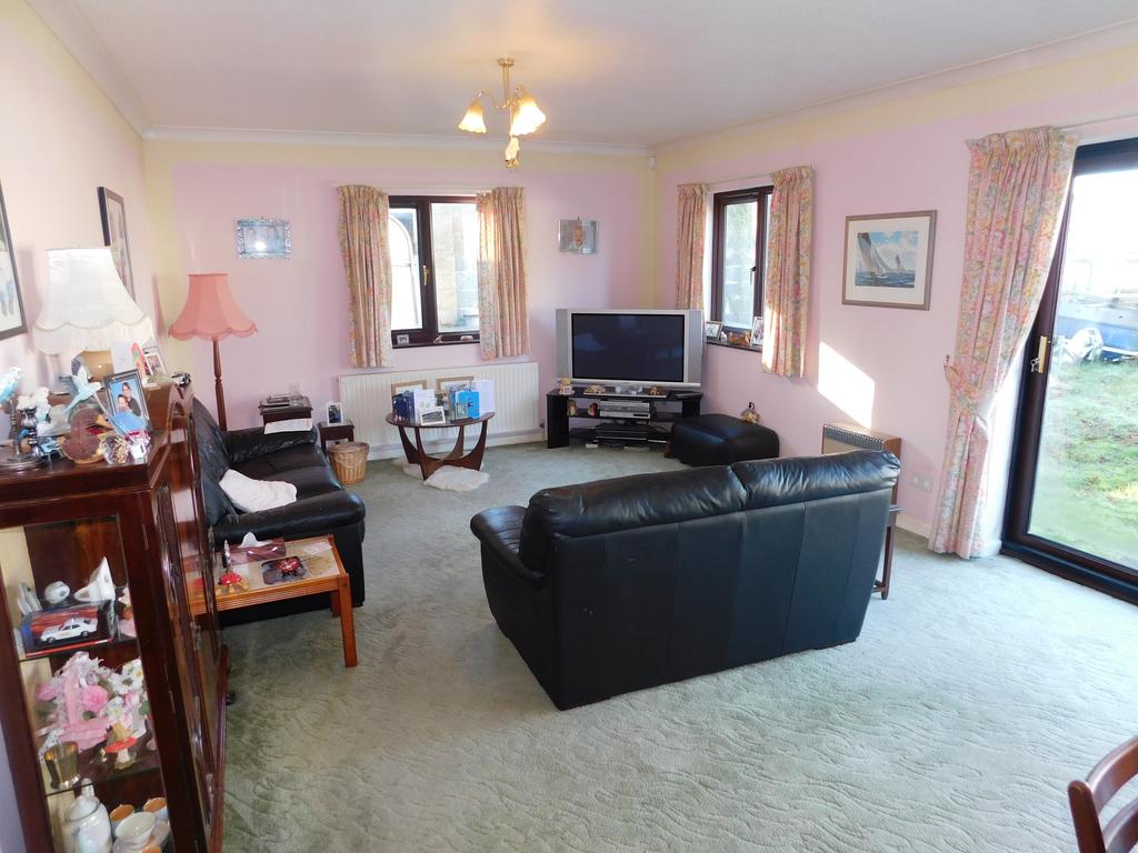 Lime Walk, Dibden Purlieu SO45 4 bed chalet £725,000