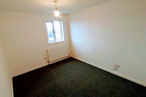3 bedroom flat to rent, Drinnies Crescent, Dyce, Aberdeen, AB21
