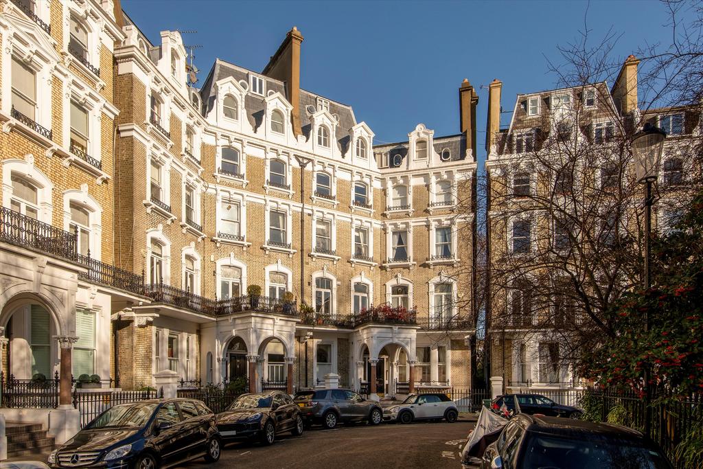 Redcliffe Square, Chelsea, London, SW10 1 bed flat - £650,000