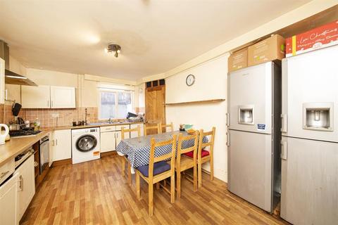 14 Burchett Place, Leeds, LS6 2LN