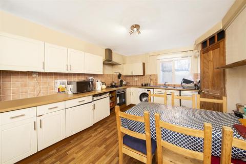 14 Burchett Place, Leeds, LS6 2LN