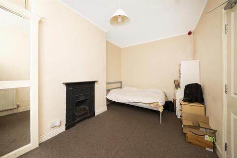14 Burchett Place, Leeds, LS6 2LN