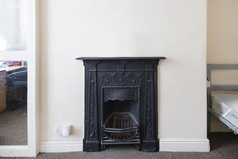 14 Burchett Place, Leeds, LS6 2LN