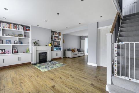 70 Linden Way, Ripley, Woking, GU23 6LP