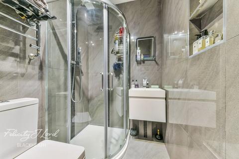 6 Constitution Rise, London, SE18 3RW