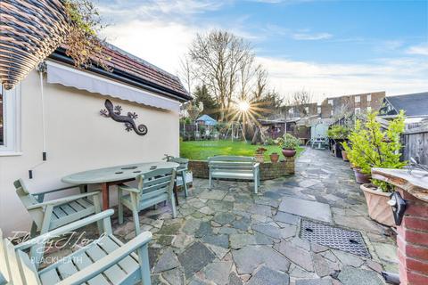 6 Constitution Rise, London, SE18 3RW