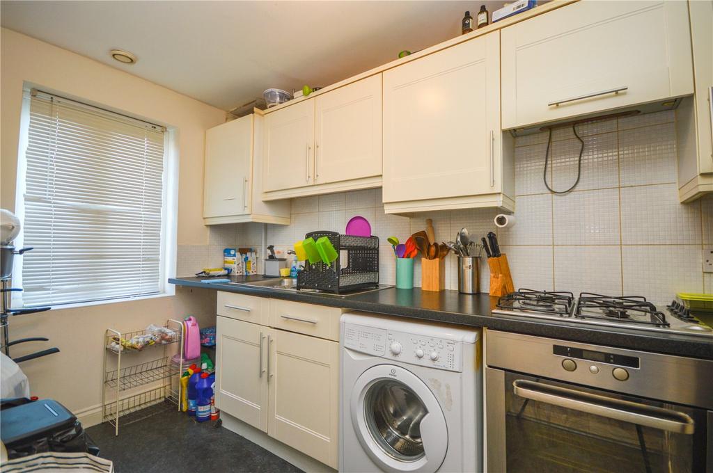 Saltash Road, Swindon, SN2 3 bed terraced house £260,000