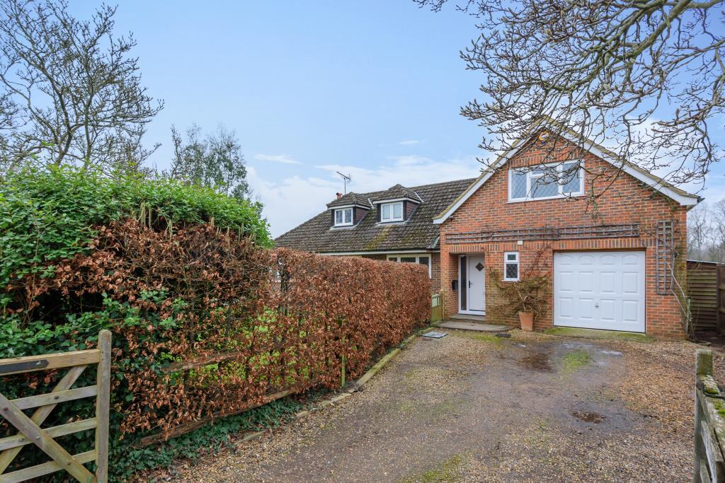 West End, Surrey, GU24 4 bed detached house £800,000