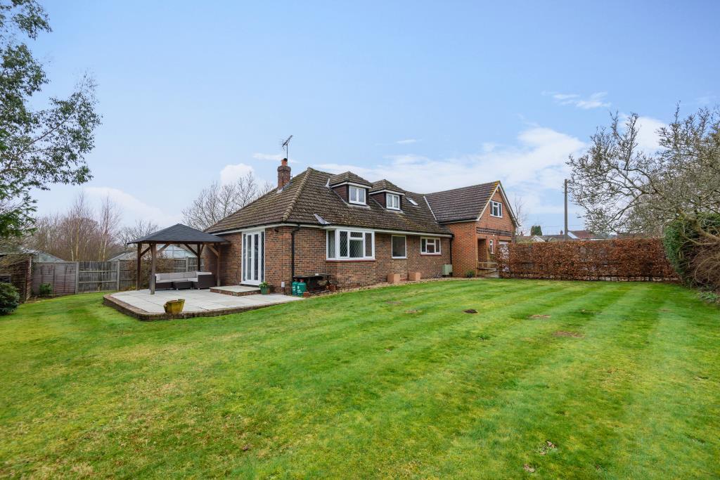 West End, Surrey, GU24 4 bed detached house £800,000