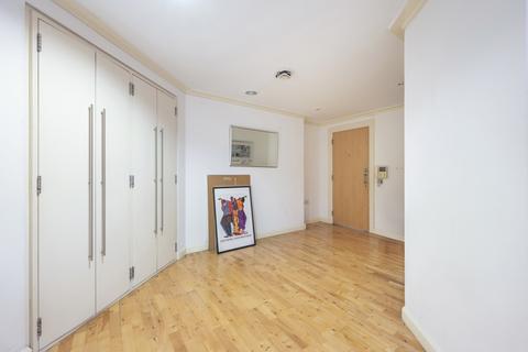 2 bedroom flat to rent, Discovery Dock Apartments East, 3 South Quay Square, London