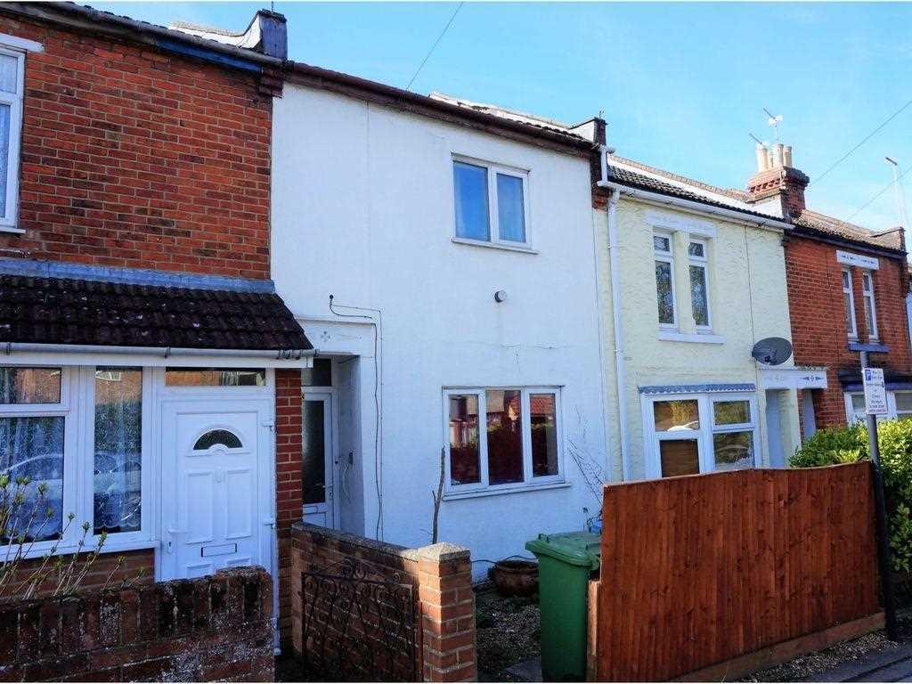 Warren Avenue, Southampton 3 bed terraced house £245,000