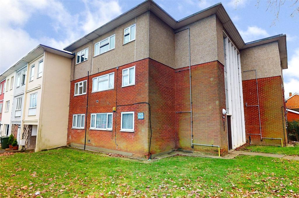 Long Riding, Basildon, SS14 1 bed apartment for sale £140,000
