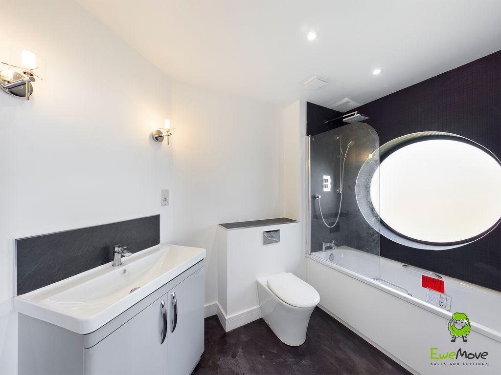 Ensuite to Bed 1