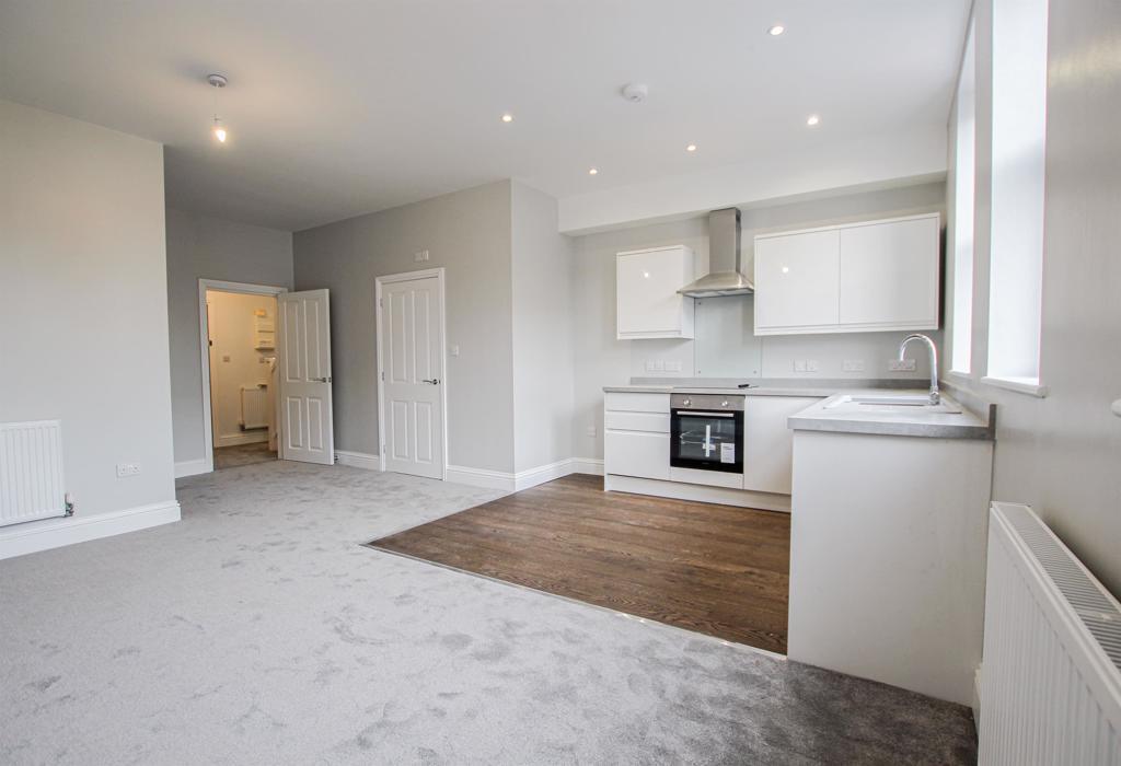 A Market Cross, Selby 2 bed flat £800 pcm (£185 pw)