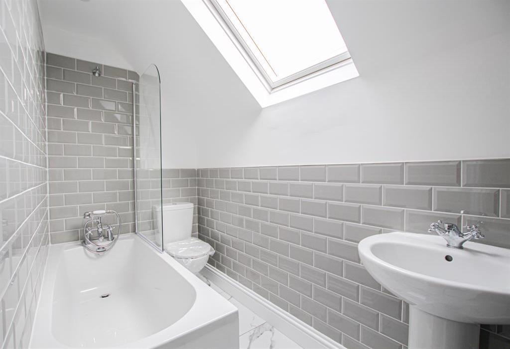 A Market Cross, Selby 2 bed flat £800 pcm (£185 pw)