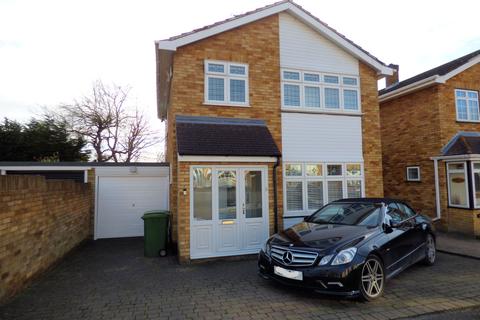 3 bedroom detached house for sale - Chipperfield Close, Upminster RM14