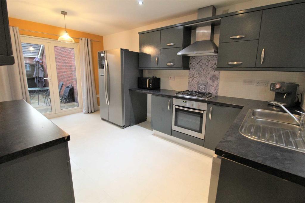 Brigadier Drive, West Derby 3 bed semidetached house £850 pcm (£196 pw)