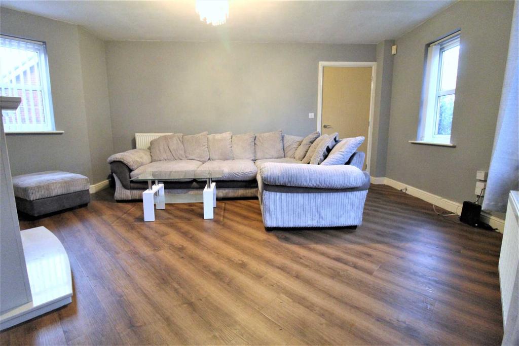 Brigadier Drive, West Derby 3 bed semidetached house £850 pcm (£196 pw)