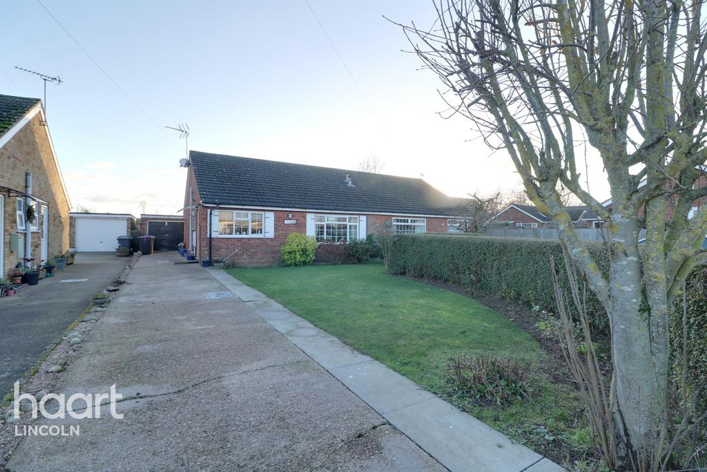 Marina Close, Waddington, Lincoln 3 bed semidetached bungalow £180,000