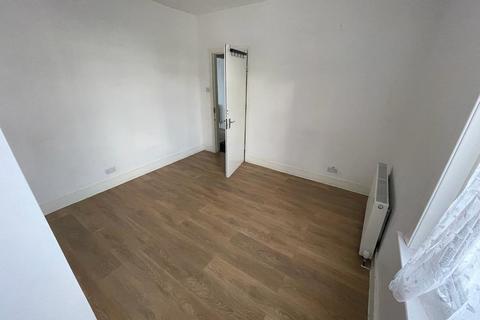 2 bedroom flat to rent - Melfort Avenue, Thornton Heath CR7