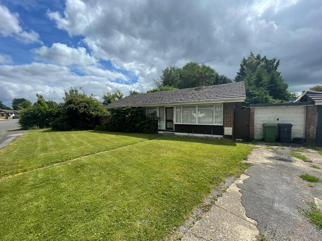 Fairfield Green, Four Marks, Alton... 3 bed bungalow £500,000