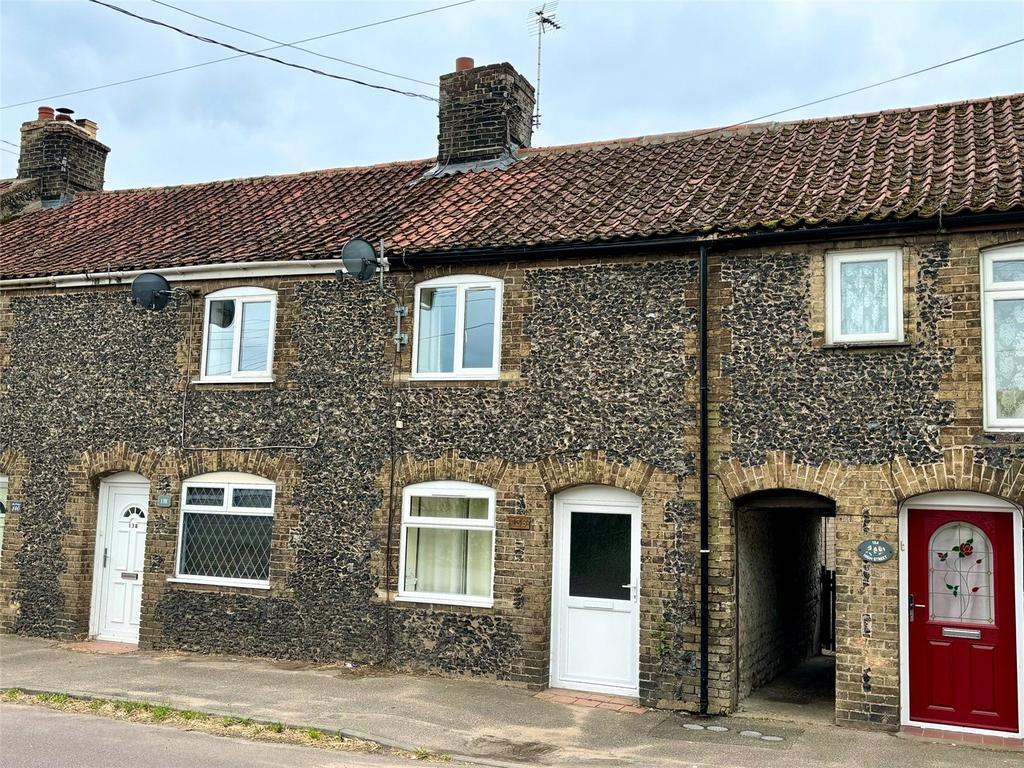 High Street, Lakenheath, Suffolk, IP27 2 bed terraced house to rent £