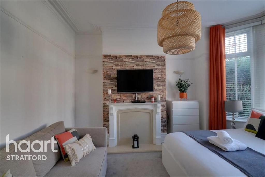 Harpenden Road, Wanstead, E12 1 bed in a flat share £750 pcm (£173 pw)