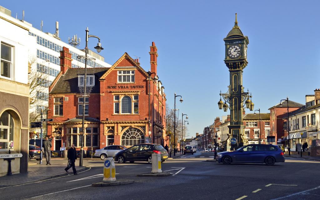 Chamberlain Clock and the Rose Villa Tavern, Jewel